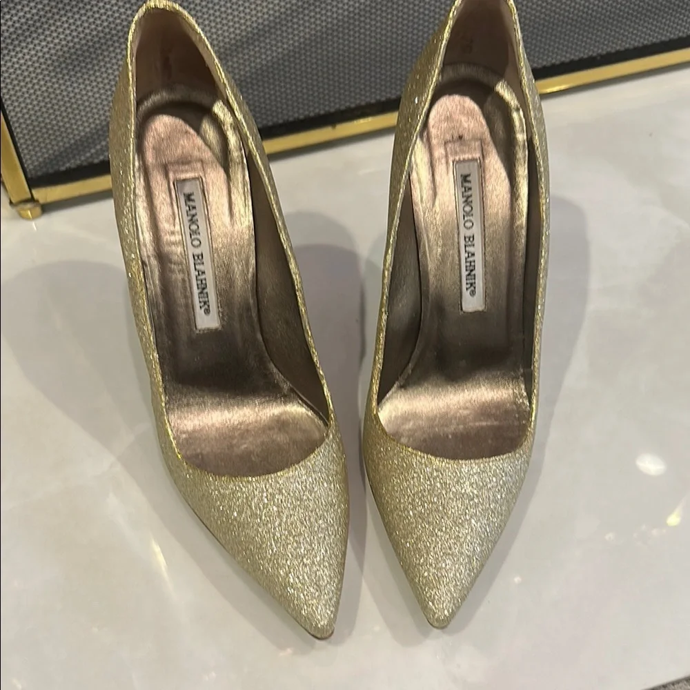 Manolo Blahnik Gold Women's Shoes l